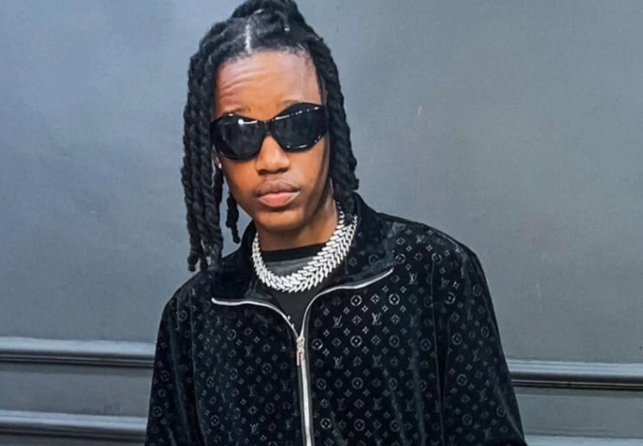 Fã tatua nome de Fábio Hustle em homenagem à marca de 1 milhão da música “Bipolar”